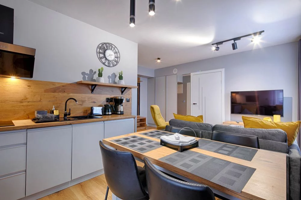 Rozeta / GórSKI Przystanek