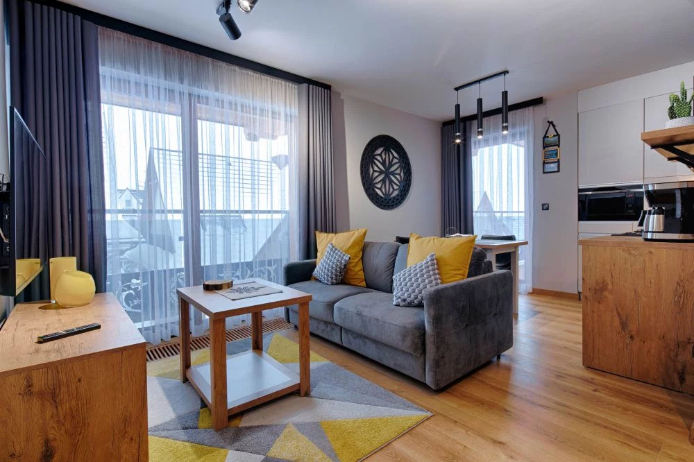 Rozeta / GórSKI Przystanek