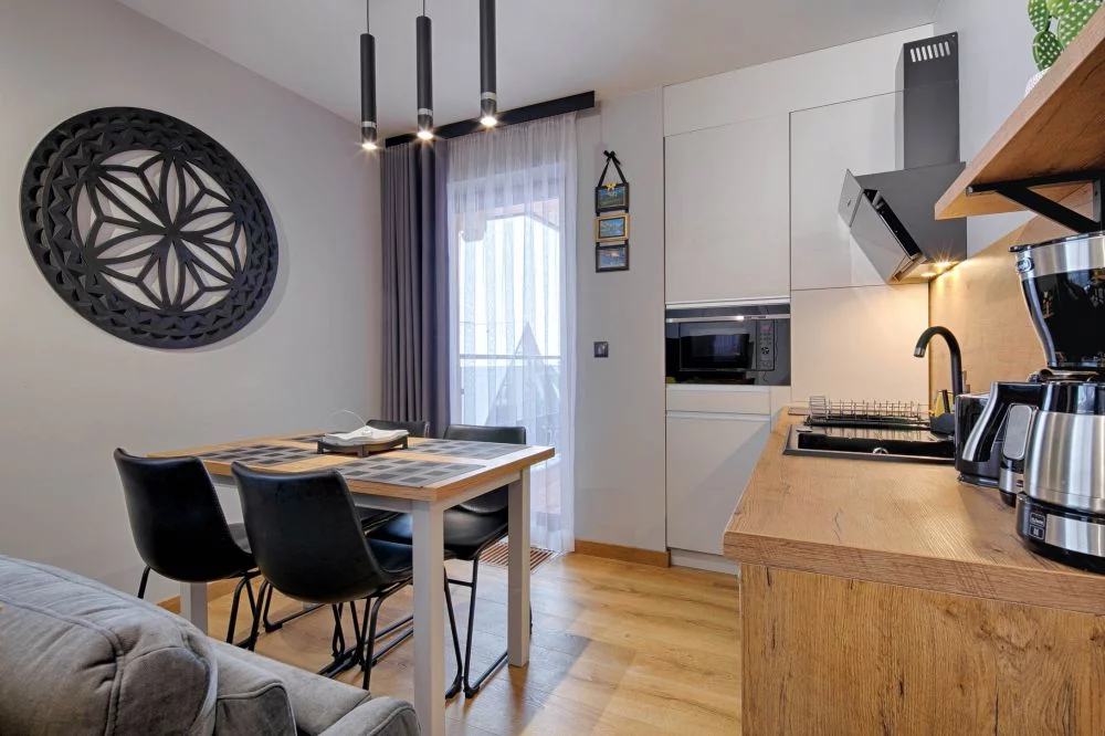 Rozeta / GórSKI Przystanek