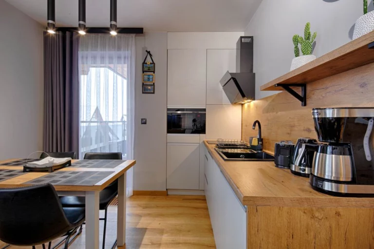 Rozeta / GórSKI Przystanek