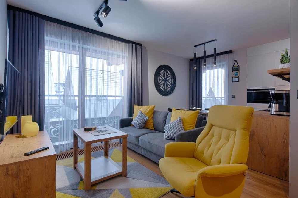 Rozeta / GórSKI Przystanek