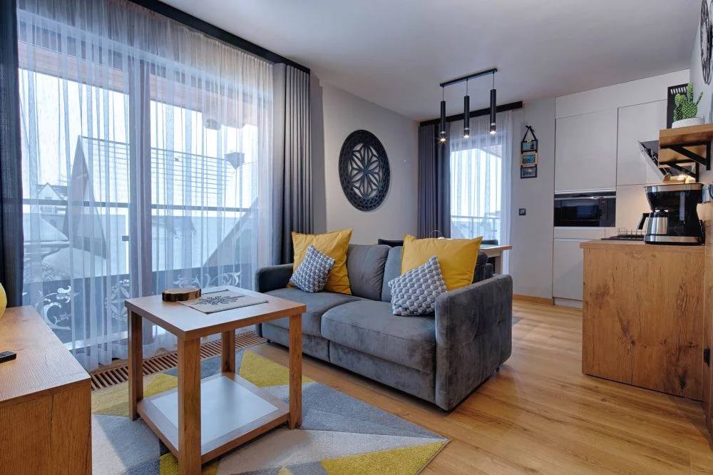 Rozeta / GórSKI Przystanek