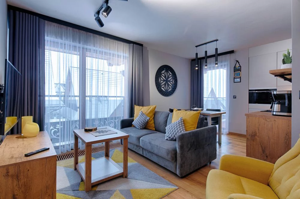 Rozeta / GórSKI Przystanek