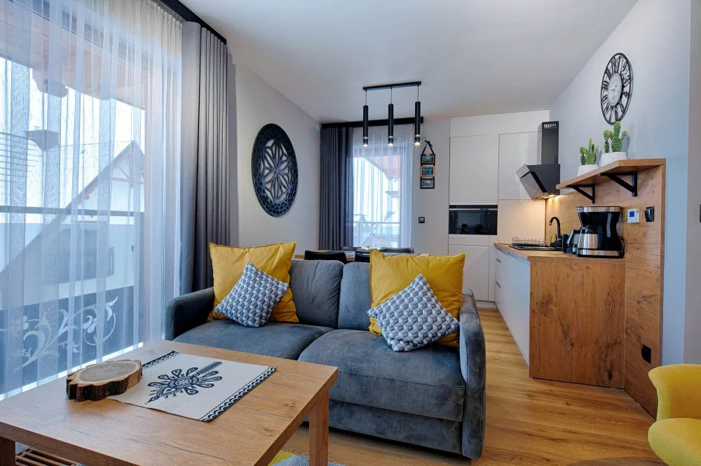 Rozeta / GórSKI Przystanek