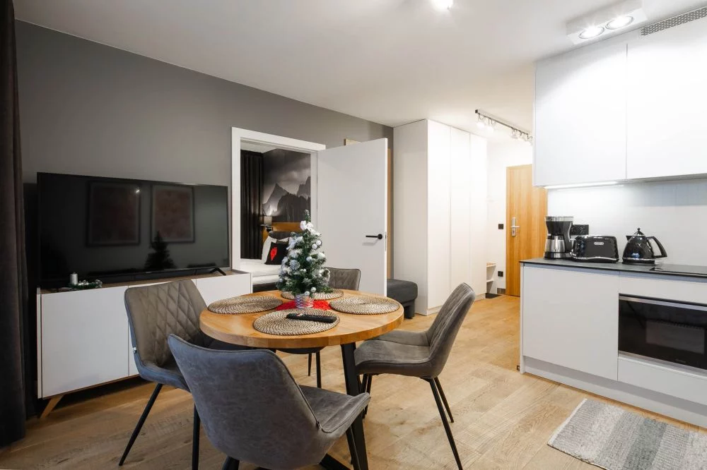 Satoła 1 / GórSKI Przystanek