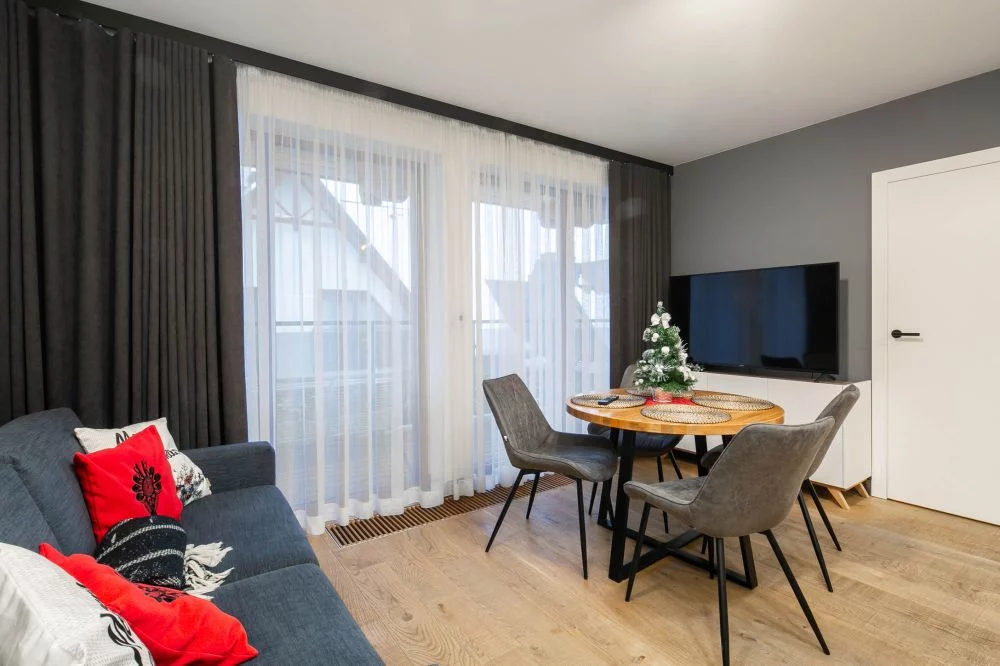 Satoła 1 / GórSKI Przystanek