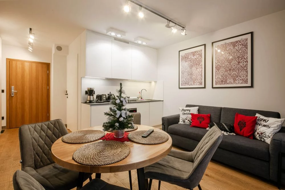 Satoła 1 / GórSKI Przystanek