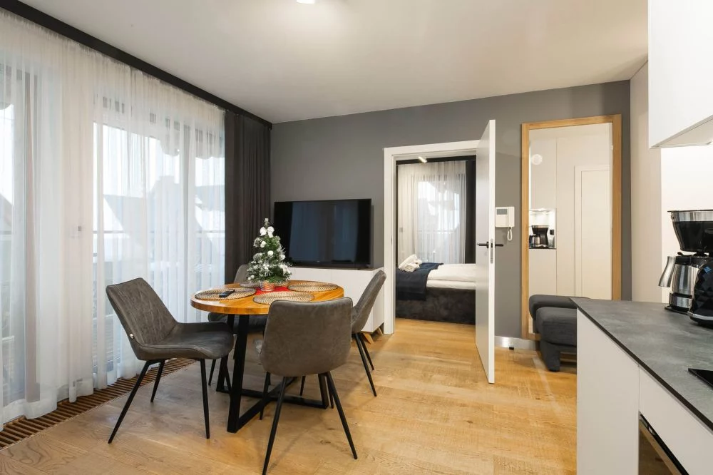 Satoła 1 / GórSKI Przystanek