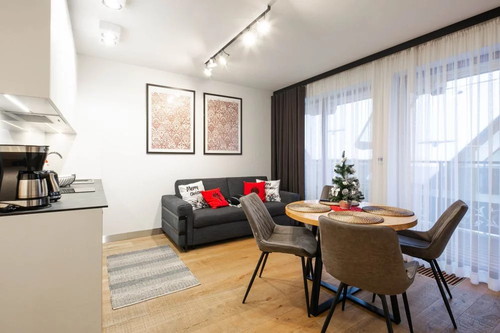 Satoła 1 / GórSKI Przystanek